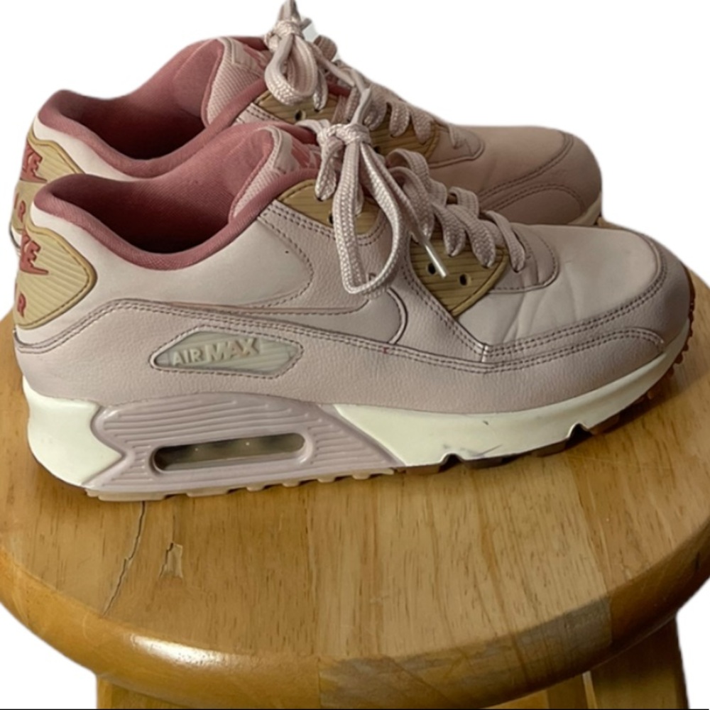 🔴SOLD🔴Nike Air Max 90 Pink and Beige Sneakers Size 7.5 - Picture 4 of 10
